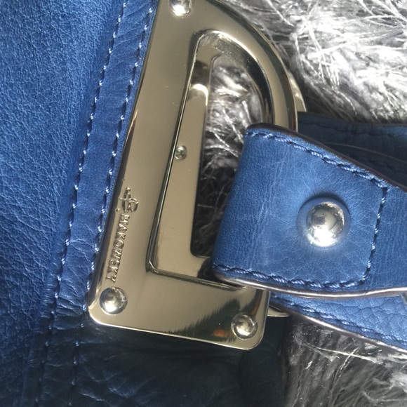 B Makowsky buttery leather shoulder bag w/dust bag - Picture 5 of 9